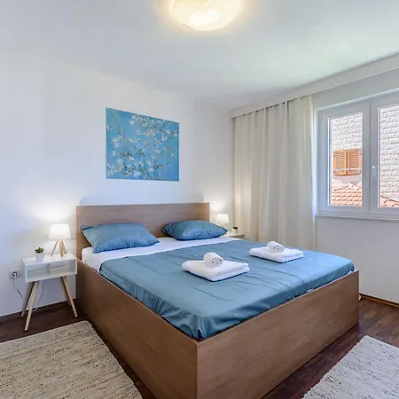 Sunset View - One Bedroom With Balcony And Sea View Apartment