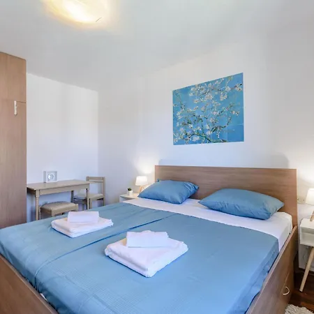 Sunset View - One Bedroom With Balcony And Sea View Apartment