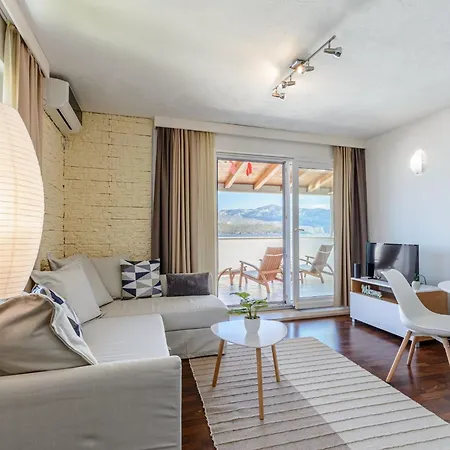 Sunset View - One Bedroom With Balcony And Sea View